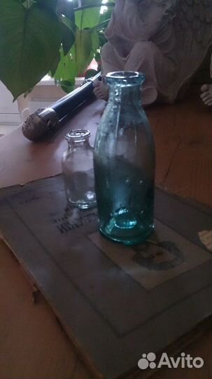 Старинные маленькие бутылочки