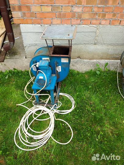 Вытяжки с двигателем