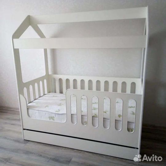 Кровать Домик с ящиком (новая)
