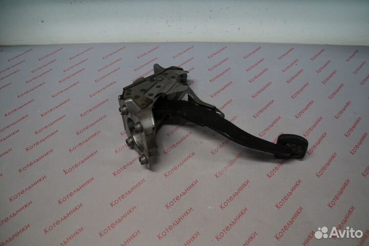 Nissan 46501-AV600 Педаль тормоза