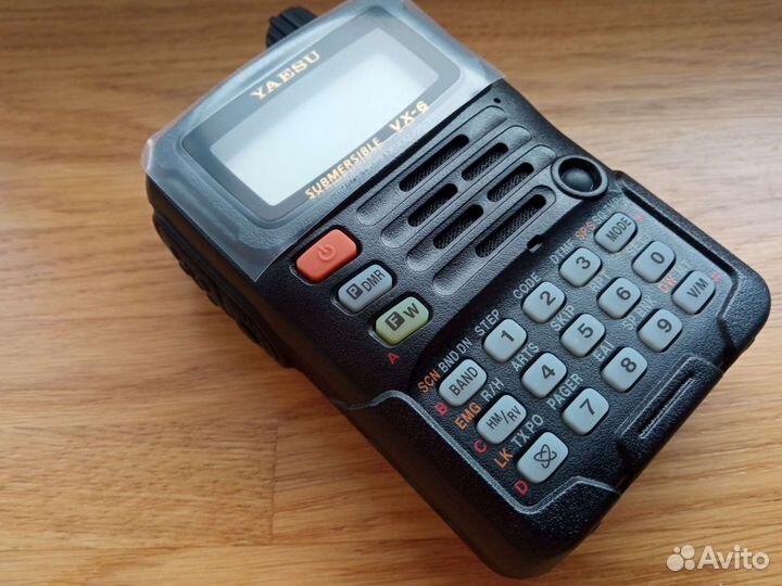 Радиостанция Yaesu VX-6R, новая