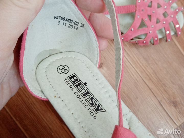 Босоножки для девочки 35