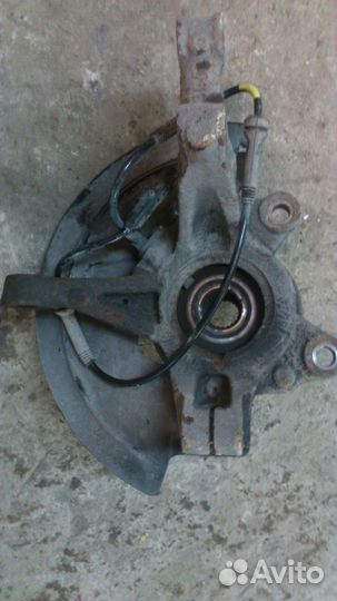 Ниссан Альмера G-15 поворотный кулак