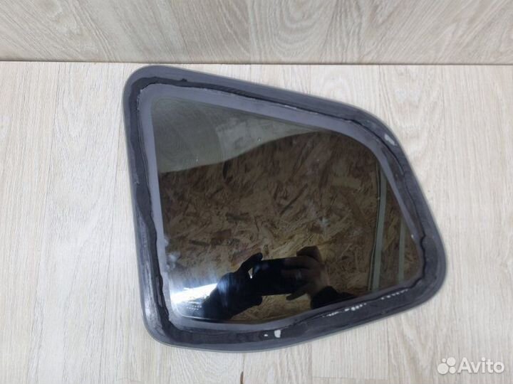 Стекло кузовное глухое (форточка) заднее правое