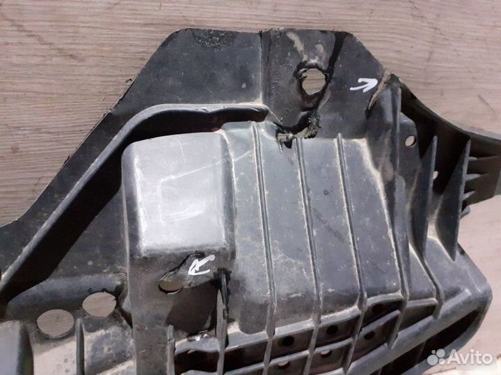 Пыльник переднего бампера Toyota