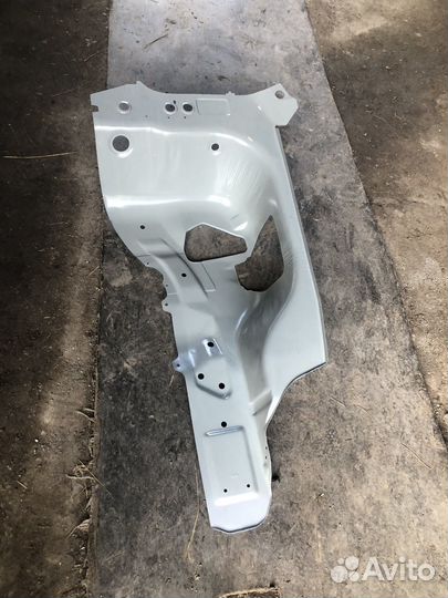 Брызговик лонжерона приора