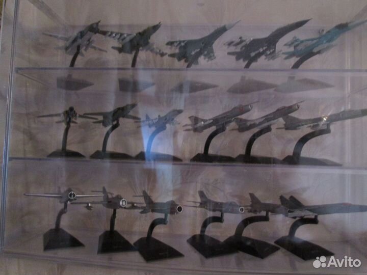 Легендарные самолеты Деагостини с витринами
