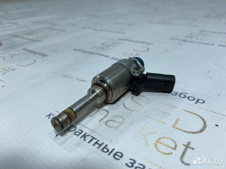 Форсунка топливная Volkswagen Passat CC 1.8 CGY