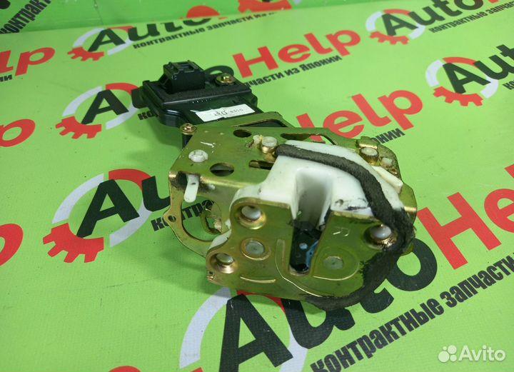 Замок двери mazda demio DY3W задний правый