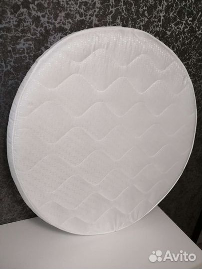 Матрас в круглую кроватку+наматрасник+простыня