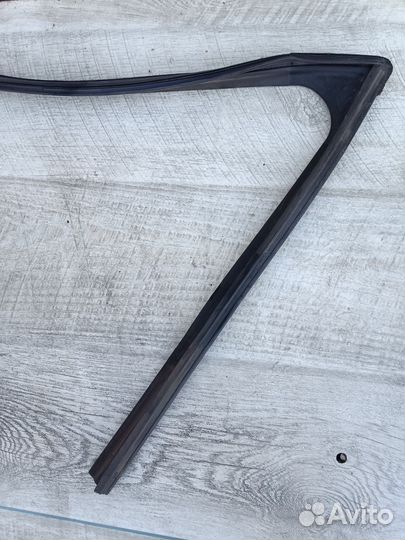 Уплотнитель стекла двери передний левый Mazda 6 GJ