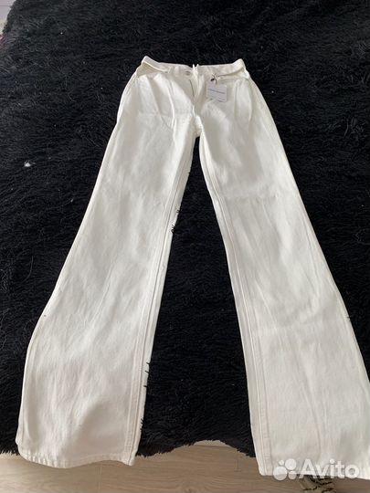 Джинсы трубы белые