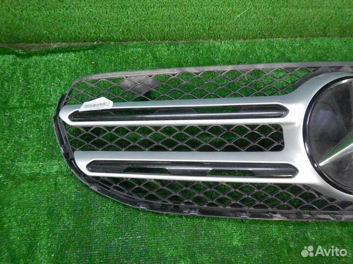 Решетка радиатора Mercedes-Benz GLC
