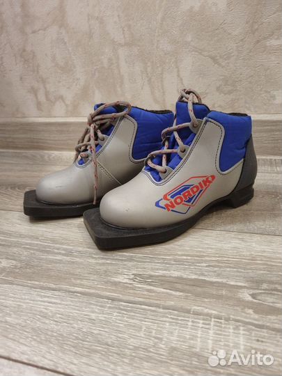 Лыжные ботинки