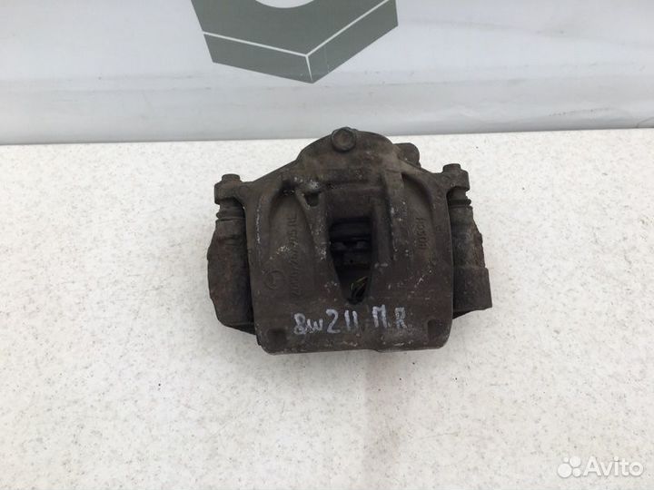 Тормозной суппорт передний правый Mercedes-Benz E