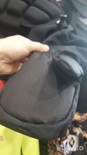 Варежки новые разные сноуборд горные лыжи