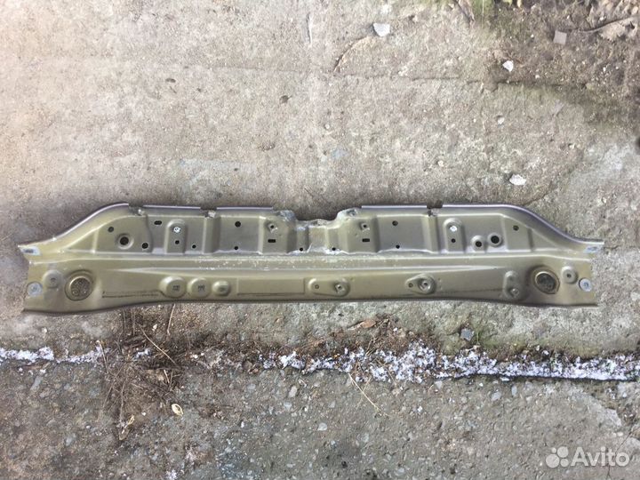 Верхняя планка телевизора Toyota Highlander 2016