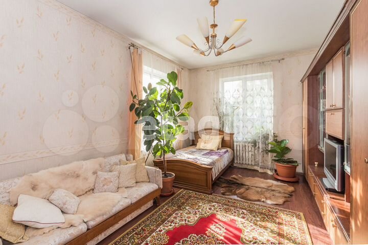 Коттедж 320 м² на участке 7 сот.