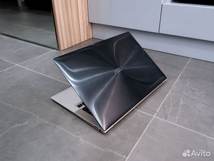 Asus ZenBook 13 (Core i7)