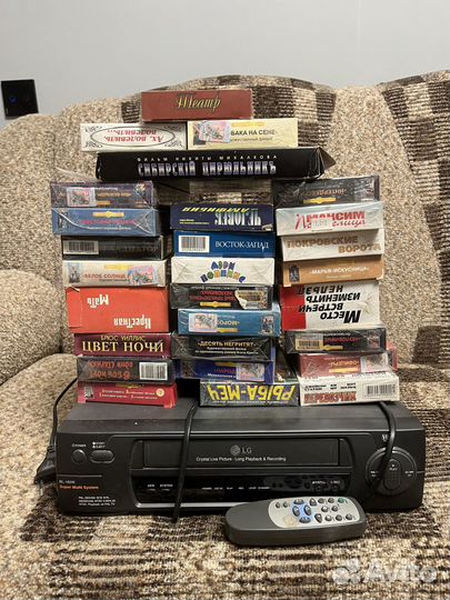 Видеомагнитофон LG с кассетами