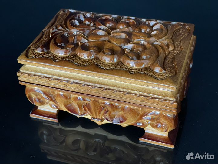 Шкатулка резная ручная работа