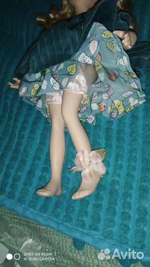 Кукла фарфоровая