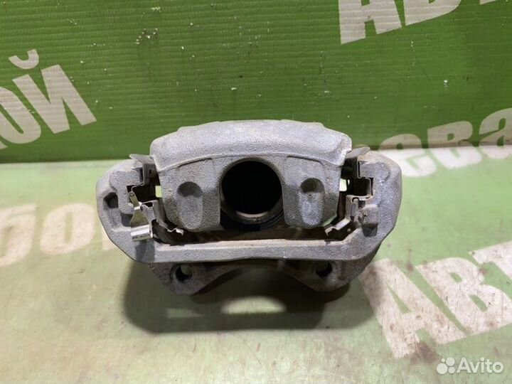 Суппорт тормозной передний правый Infiniti G35 V35