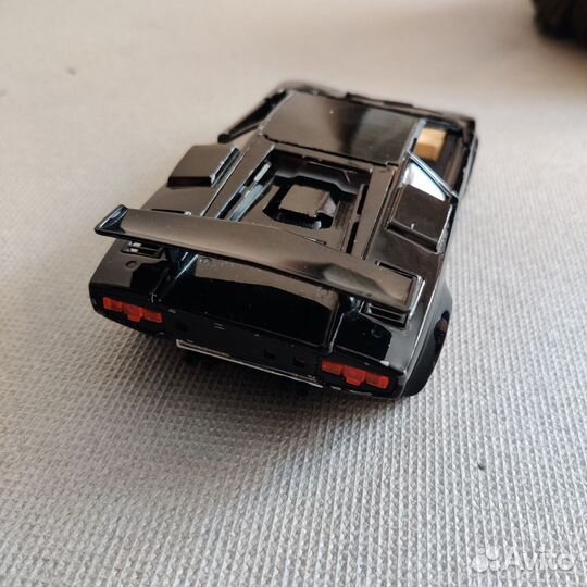 Lamborghini countach 1988 burago 1/24 madeinitaly