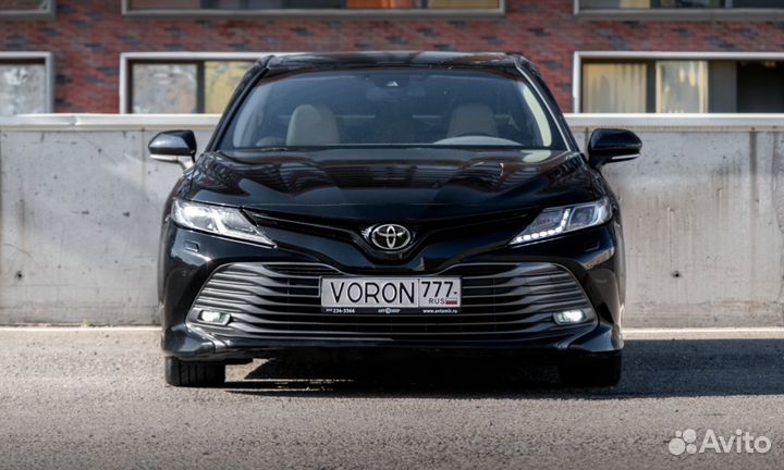 Аренда Toyota Camry XV70 (2017—2021) от одной минуты в Москве