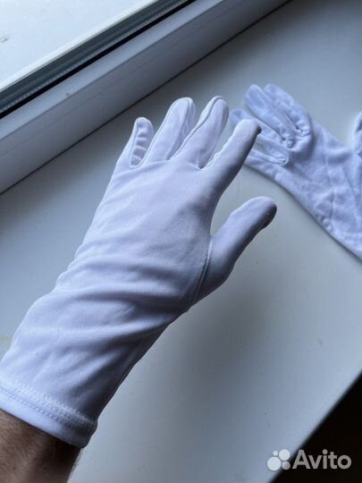 Белые перчатки