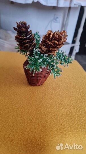 Поделка букет из шишек