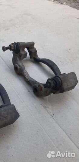 Передняя скоба суппорта ауди 80 б3,б4
