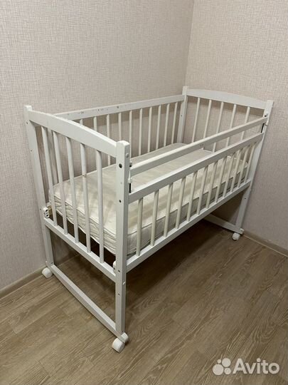 Детская кроватка с матрасом