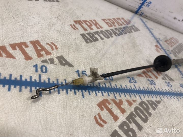 Фольксваген Поло Трос передней двери Лев