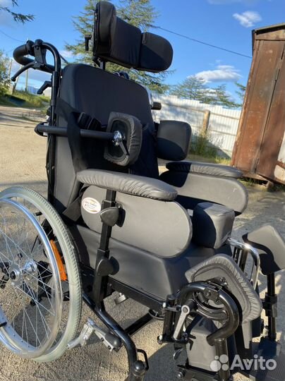 Коляска инвалидная, почти новая