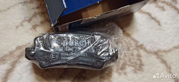 Дисковые колодки задние Bosch 0986424790