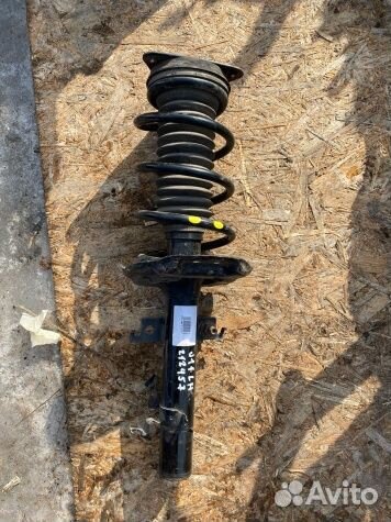 Амортизатор передний левый Nissan Qashqai J 11