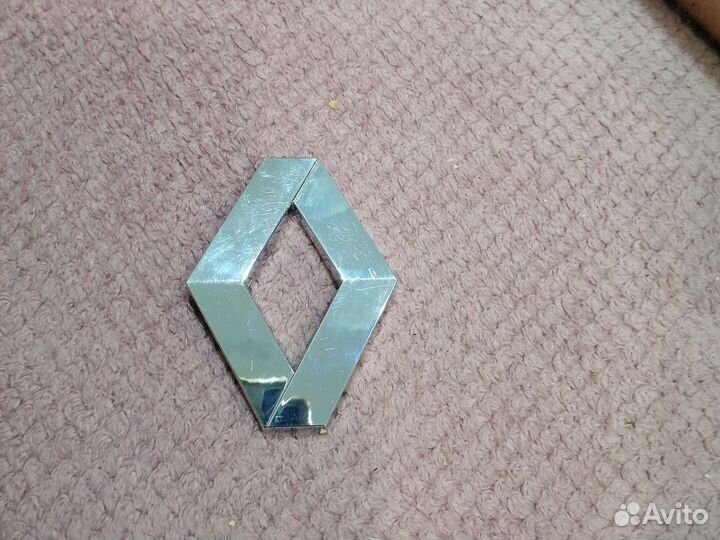 Значок renault