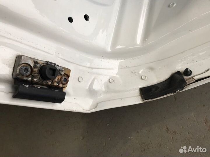 Крышка багажника задняя Mercedes-Benz E-Class W211