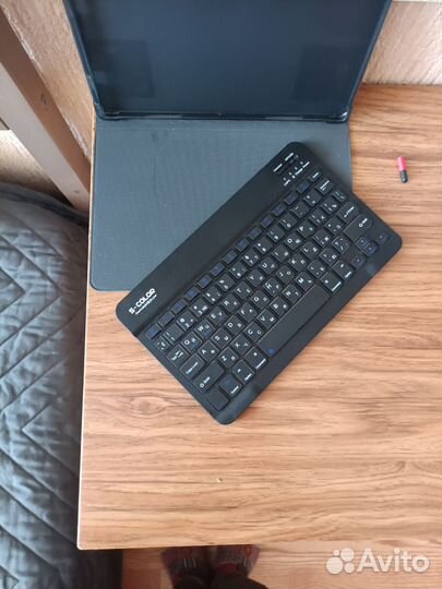 Планшет с клавиатурой и мышкой