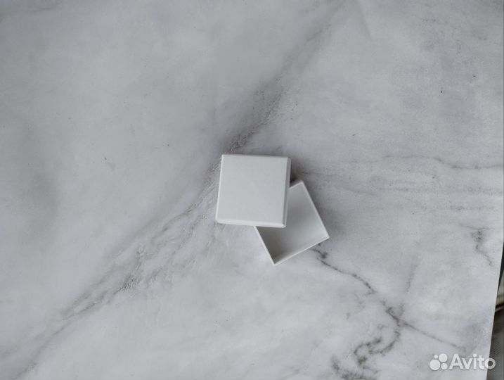 Маленькая коробка белая