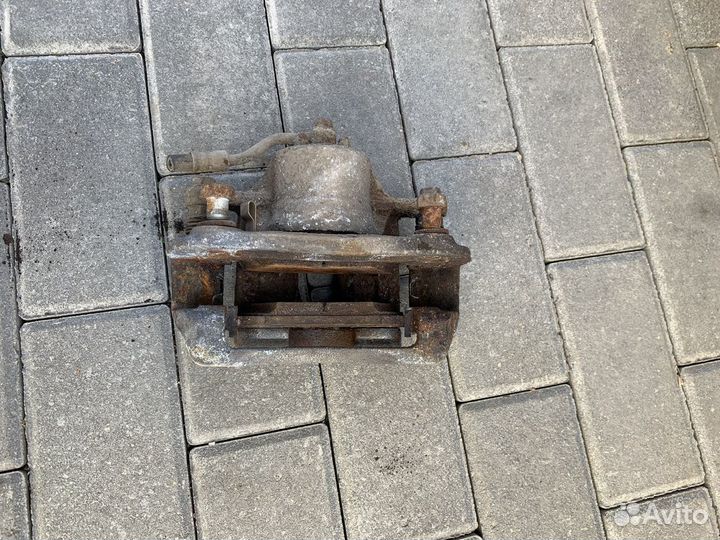 Hyundai solaris (11-16) левый передний суппорт