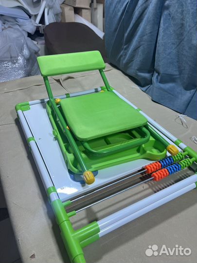 Мольберт, стол, стул