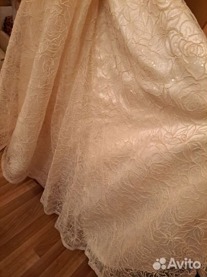 Платье свадебное рыбка со шлейфом шампань 50 52