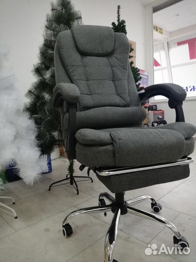 Офисное кресло с подножкой из ткани