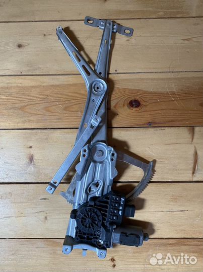 Правый механизм стеклоподъемника