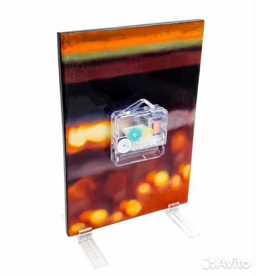 Декоративные часы кареглазая