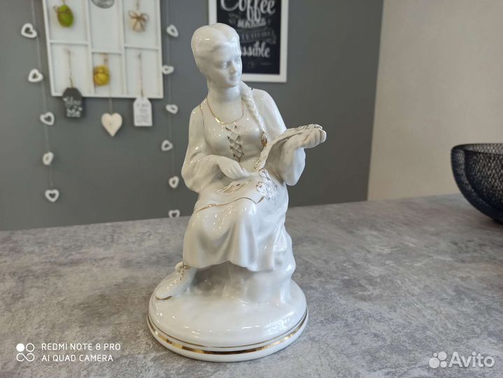 Статуэтка фарфор СССР Девушка с венком, Минск