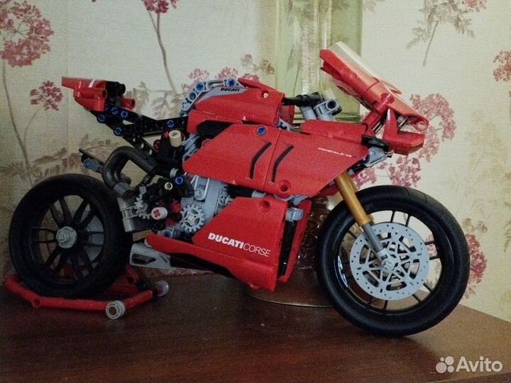 Готовый мотоцикл Lego Ducati