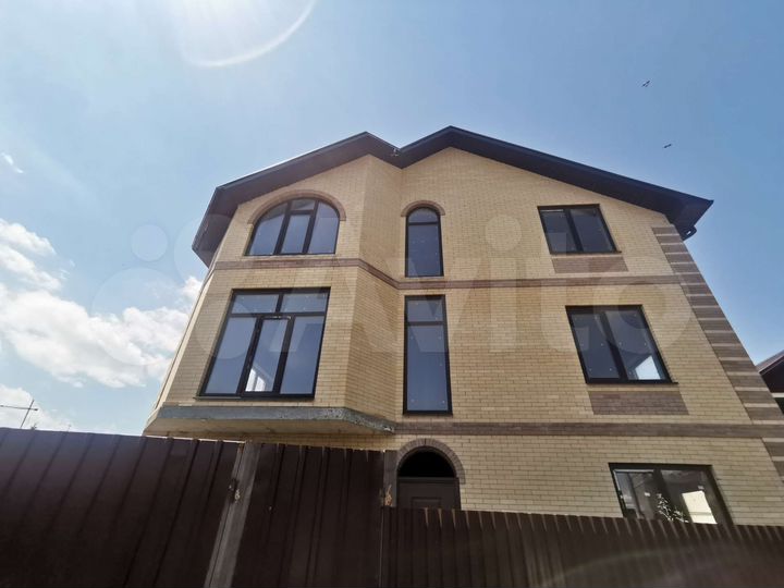 Таунхаус 184 м² на участке 1,3 сот.